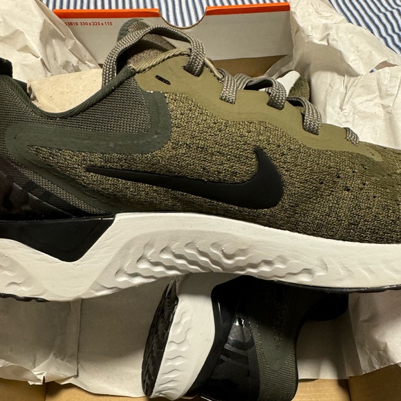 Nike Shoes Odyssey React Medium Olive Never Used - Picture 5 of 7